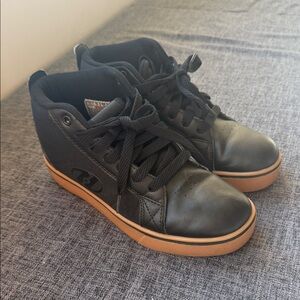 Heelys Men's Black and Tan Sneakers